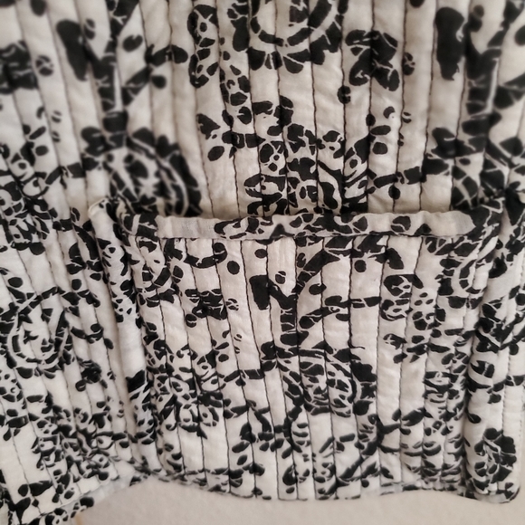 Silverstream Women's Black and White Reversible Quilted Jacket - Picture 3 of 11